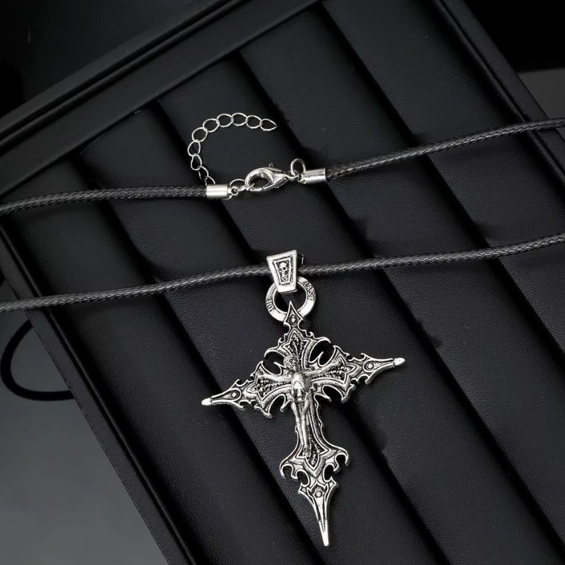 Chaine croix homme crâne et cuir, 45cm