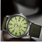 Montre vintage homme à quartz Cadran lumineux vert & bracelet kaki